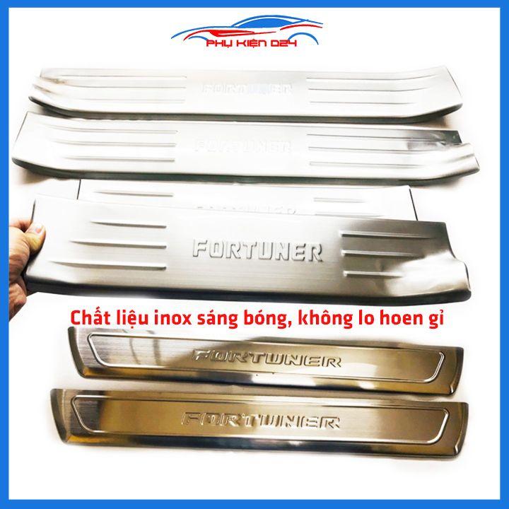 Bộ ốp bậc cửa trong ngoài nẹp bước chân Fortuner 2017-2018-2019-2020-2021-2022 Inox chống trầy trang trí xe