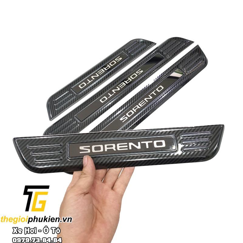 BỘ SẢN PHẨM Nẹp bước chân và ốp chống trầy cốp Kia Sorento 2021 - Mẫu vân Carbon
