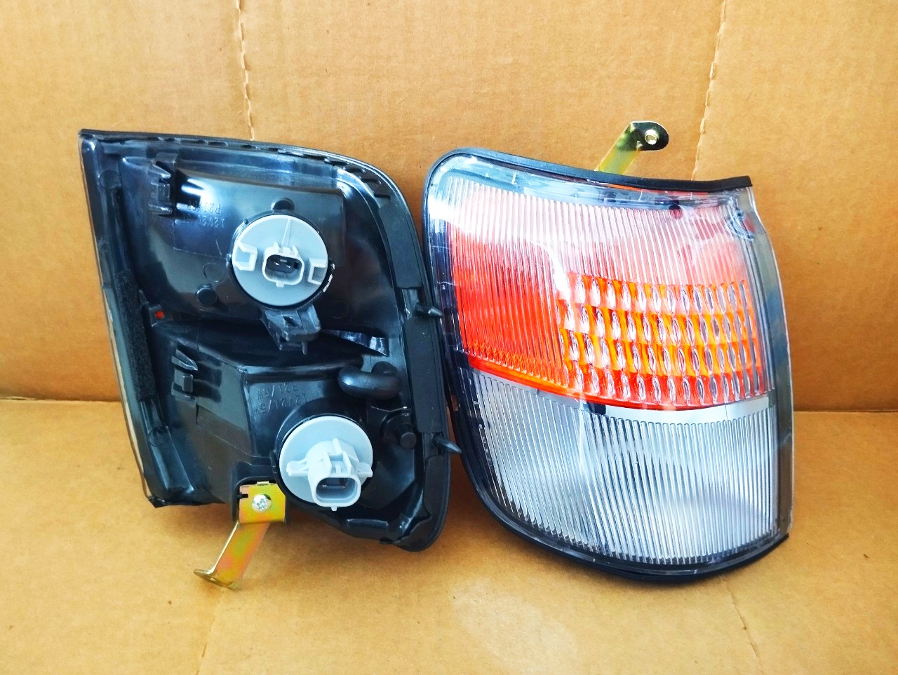 Bộ Đèn Xi Nhan Mitsubishi Pajero V31 V32 V33 V43 V46 (1998-2007)