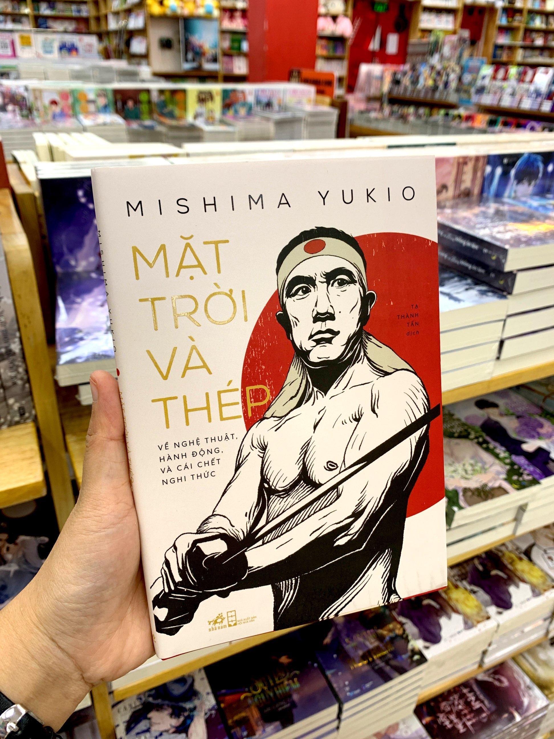 Mặt Trời Và Thép - Bìa Cứng