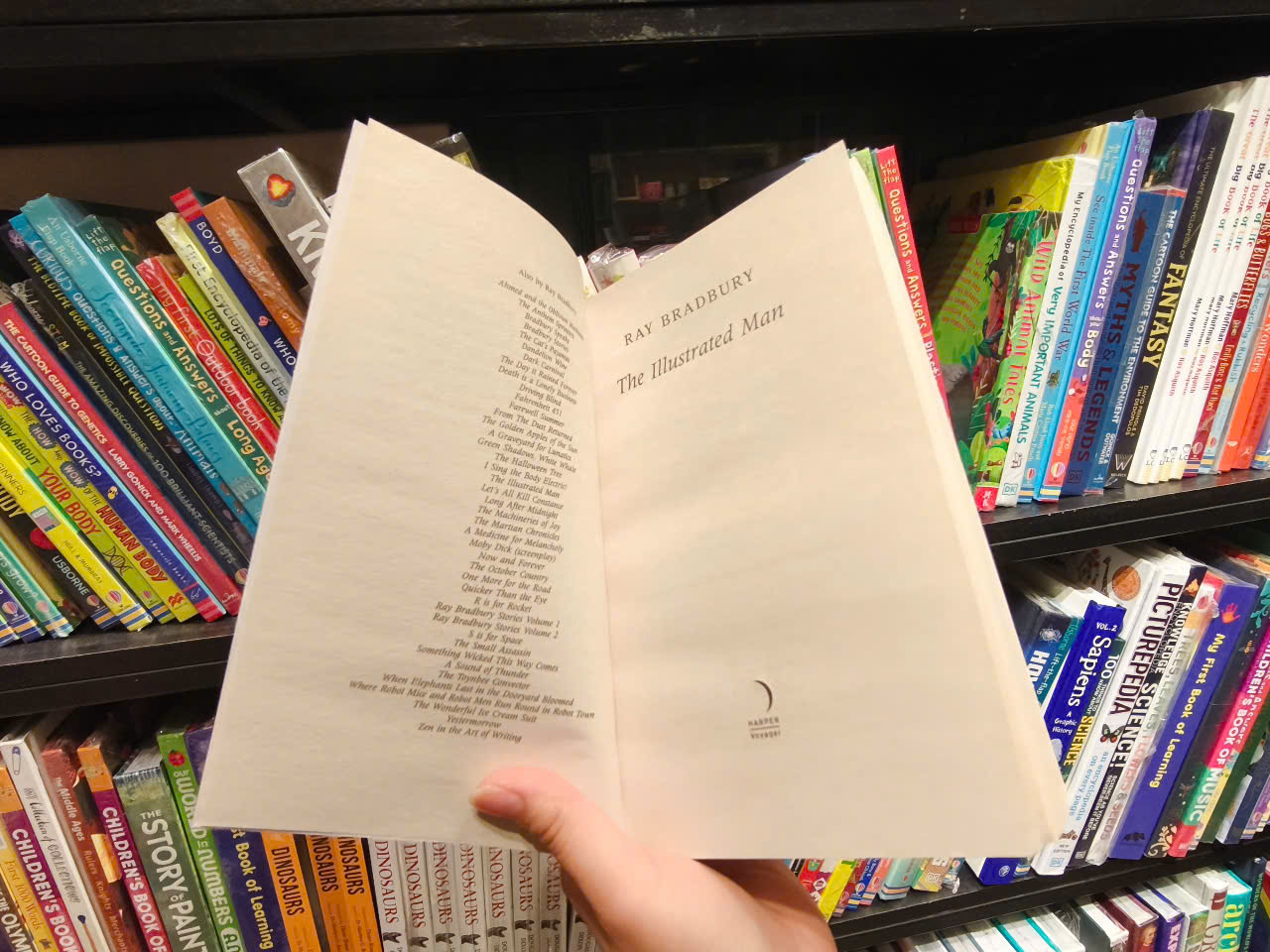 Sách - The Illustrated Man by Ray Bradbury - Sách tiếng anh, bìa mềm, tiểu thuyết/ Fiction/ Novel