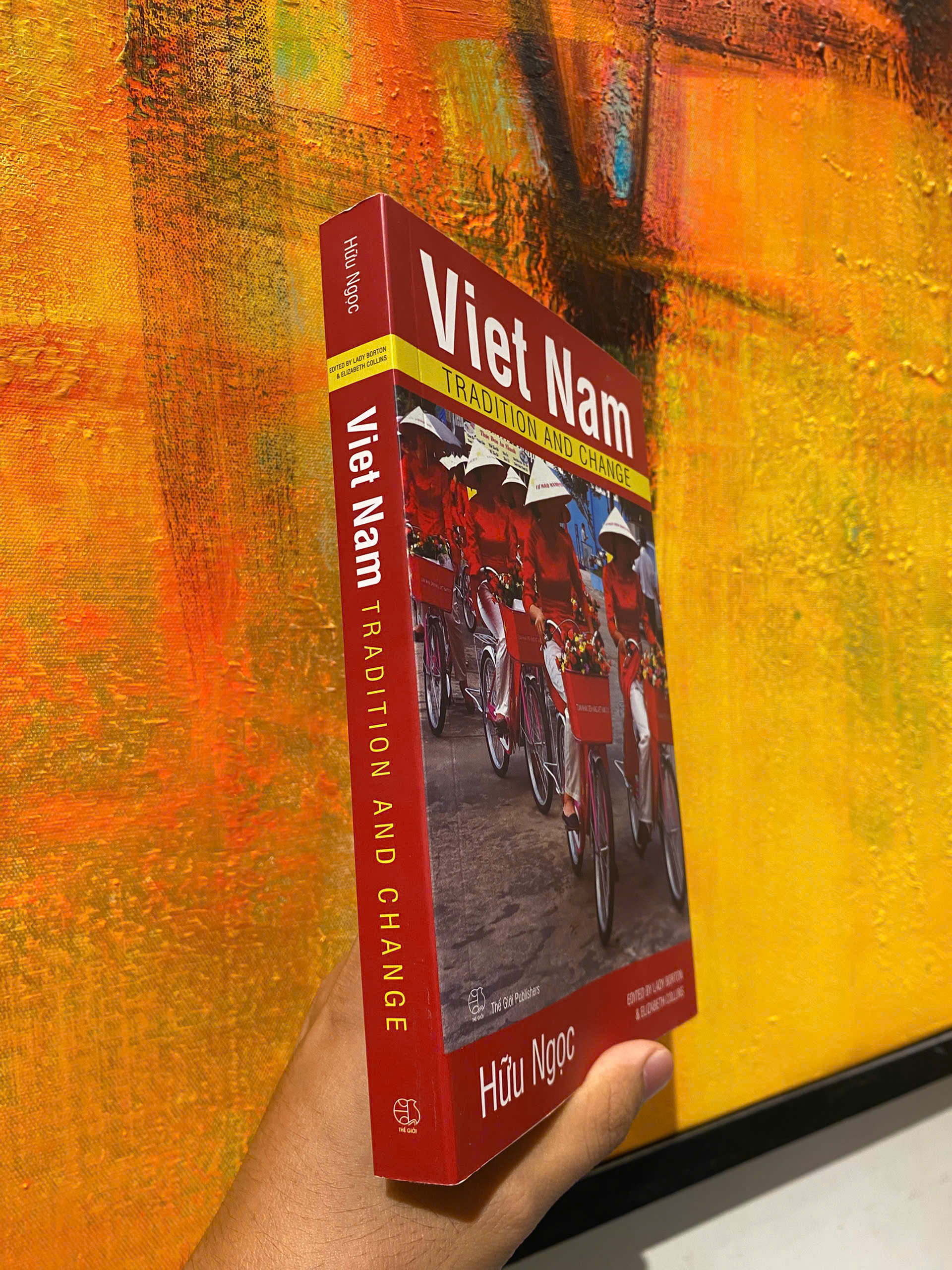 Sách - Vietnam Tradition And Change by Hữu Ngọc - Vietnamese Cultural \ Tradional Book