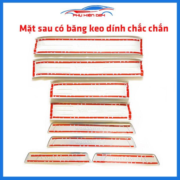 Bộ ốp bậc cửa trong ngoài nẹp bước chân Fortuner 2017-2018-2019-2020-2021-2022 Inox chống trầy trang trí xe