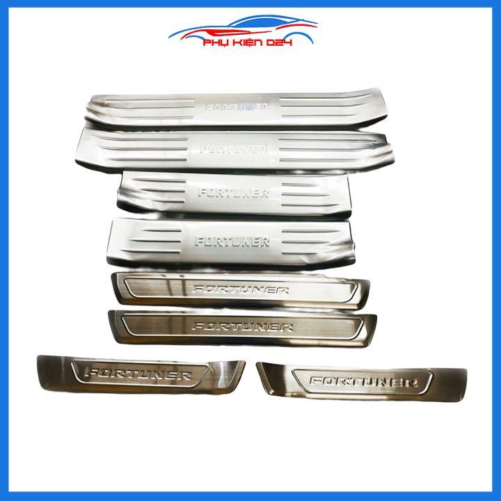 Bộ ốp bậc cửa trong ngoài nẹp bước chân Fortuner 2017-2018-2019-2020-2021-2022 Inox chống trầy trang trí xe