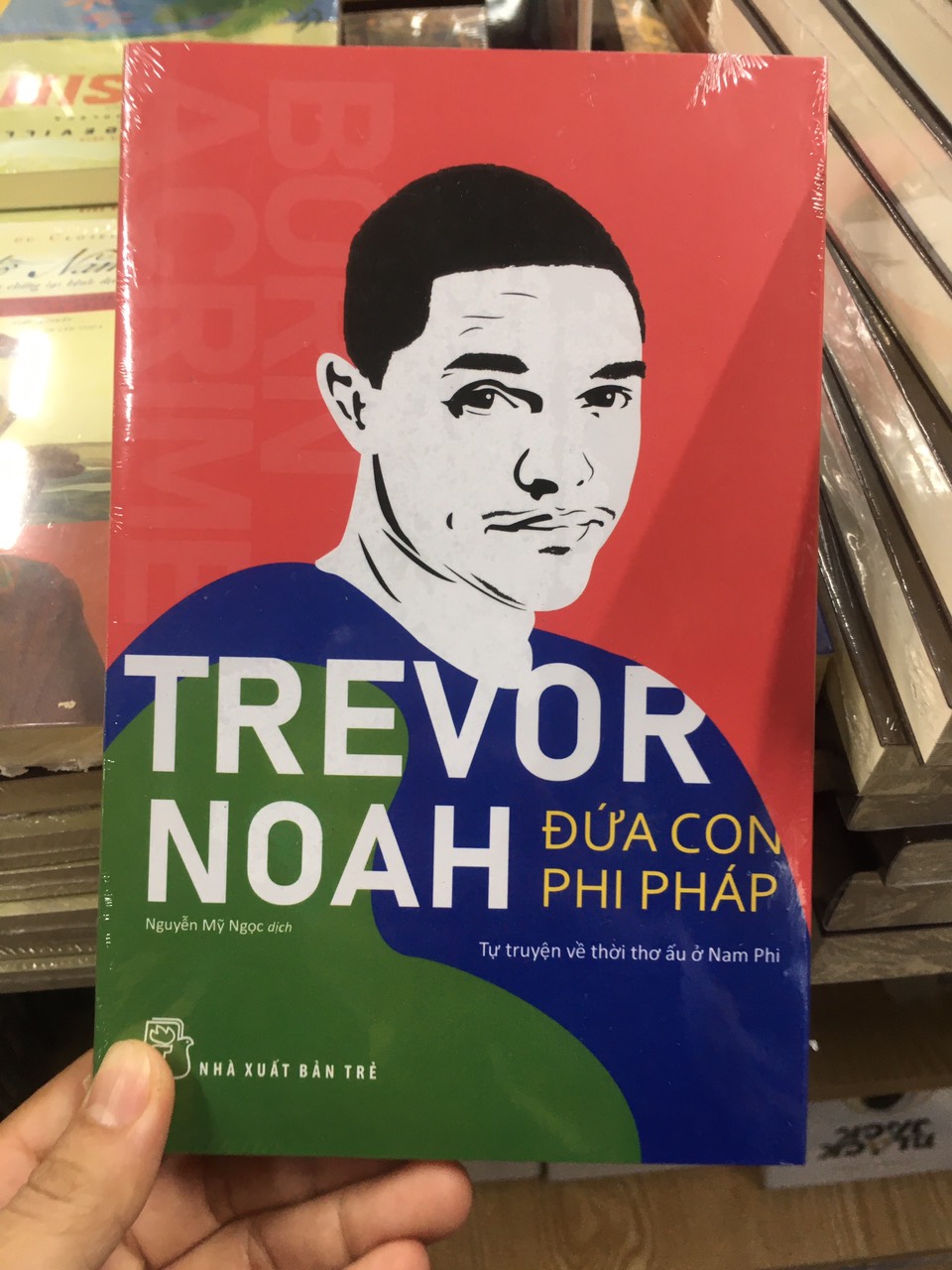 ĐỨA CON PHI PHÁP - Tự Truyện Về Thời Thơ Ấu Ở Nam Phi - Trevor Noah - Nguyễn Mỹ Ngọc dịch - (bìa mềm)